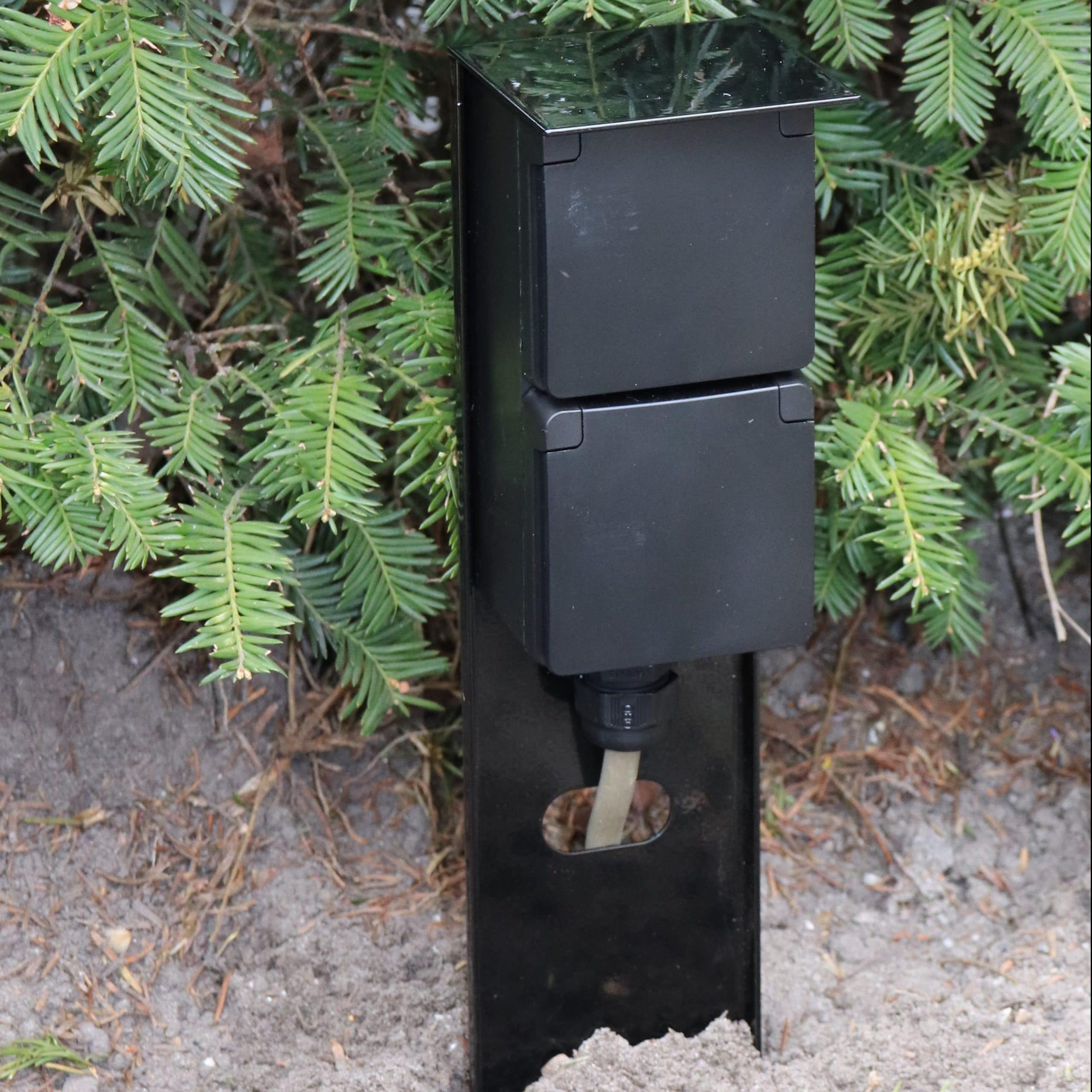 Begraafplaats De Alpen Korting Stopcontact paaltje tuin aansluiten stroom wcd buiten in tuin.