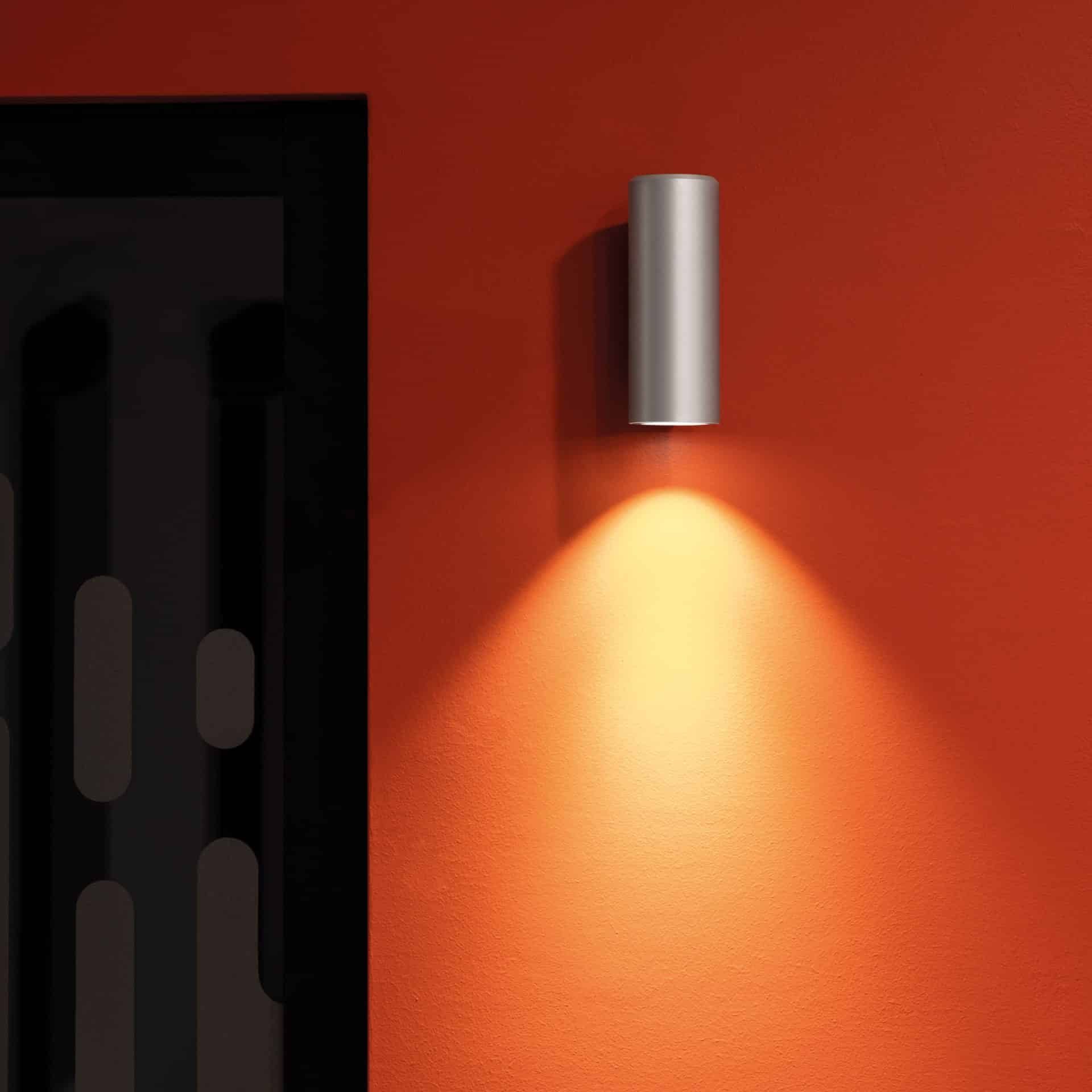 ago wandlamp downlight lombardo in zwart, antraciet, sand. brons of zilvergrijs bij tuinextra