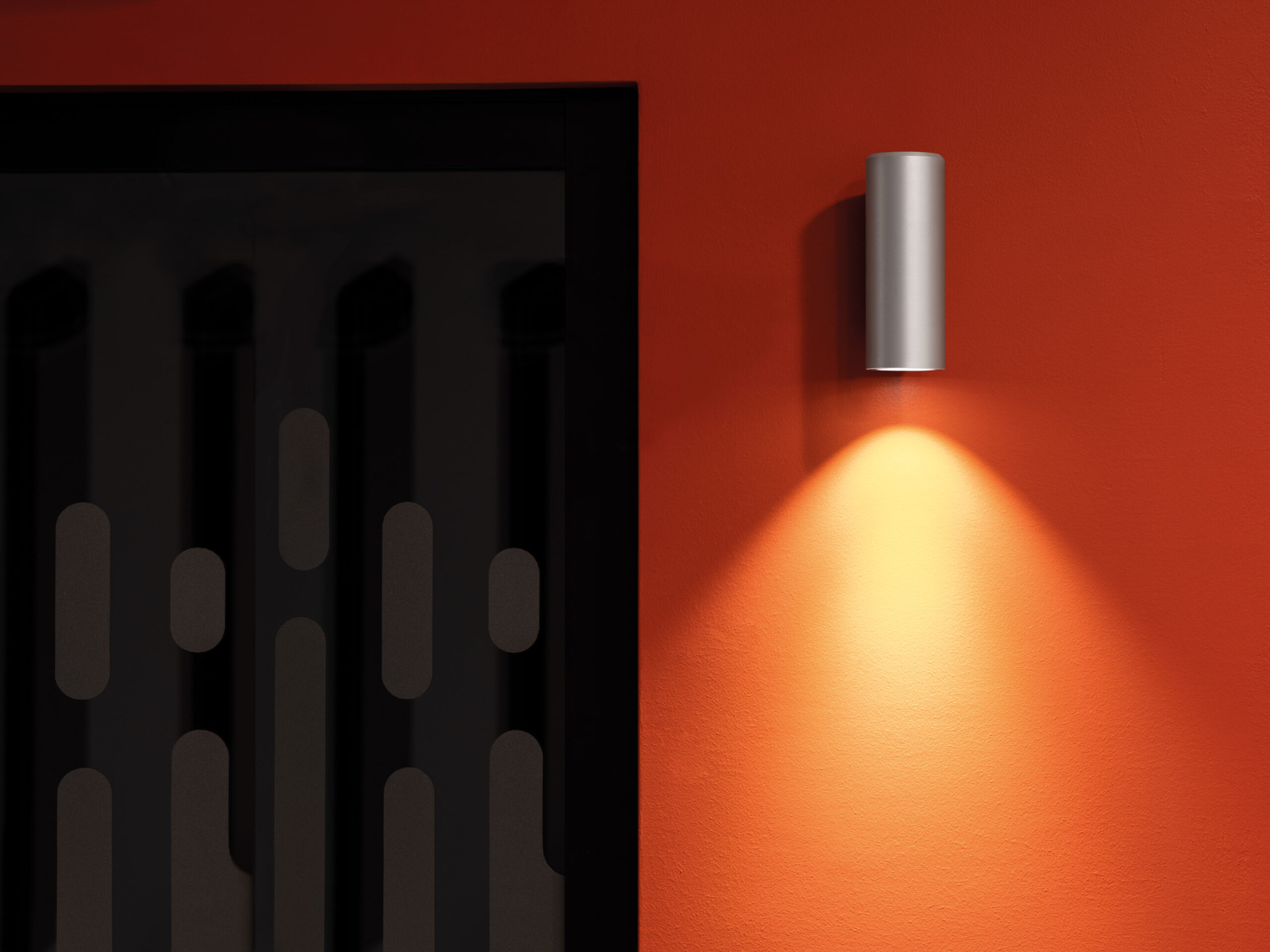 ago wandlamp downlight lombardo in zwart, antraciet, sand. brons of zilvergrijs bij tuinextra