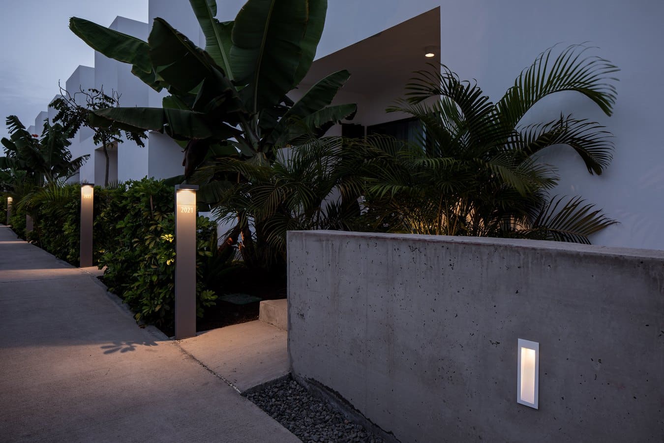Wever & Ducré PALOS CARRÉ 1.0 tuinlamp buiten in gebruik - sfeerfoto Tuinextra buitenverlichting
