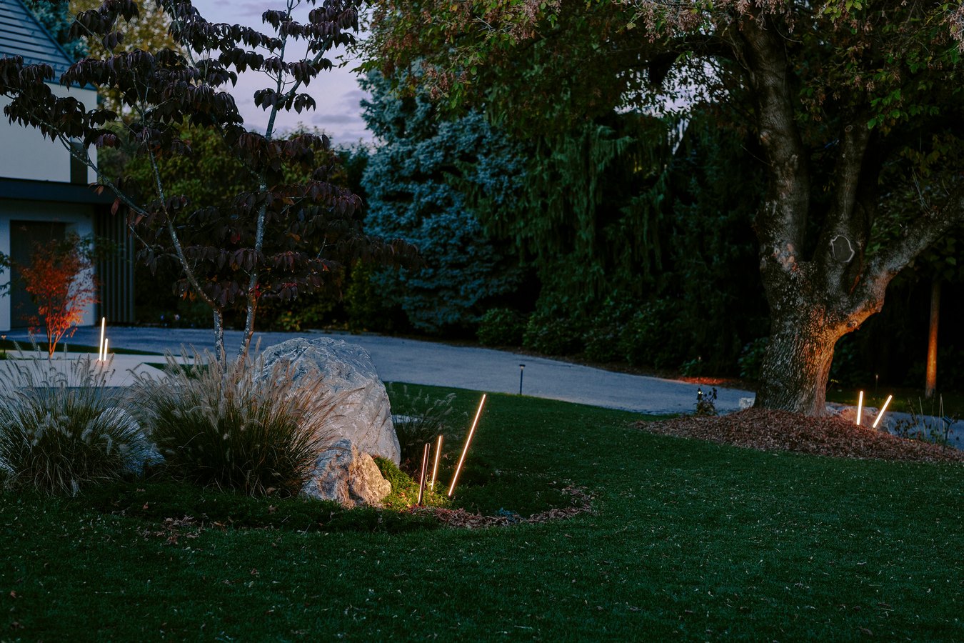 Wever & Ducré REED 1.0 Plug & Play tuinlamp buiten in gebruik - sfeerfoto Tuinextra buitenverlichting