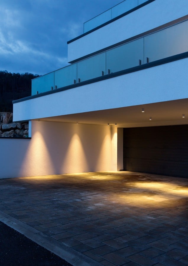 Wever & Ducré TUBE 1.0 LED plafondlamp buiten in gebruik - sfeerfoto Tuinextra buitenverlichting