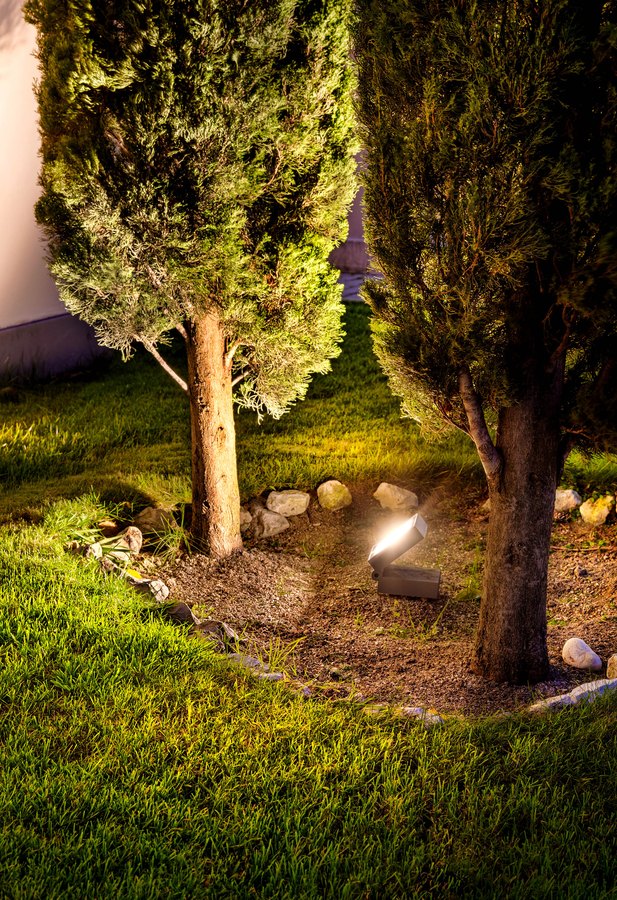 Wever & Ducré X-BEAM 1.0 ROUND buitenlamp buiten in gebruik - sfeerfoto Tuinextra buitenverlichting