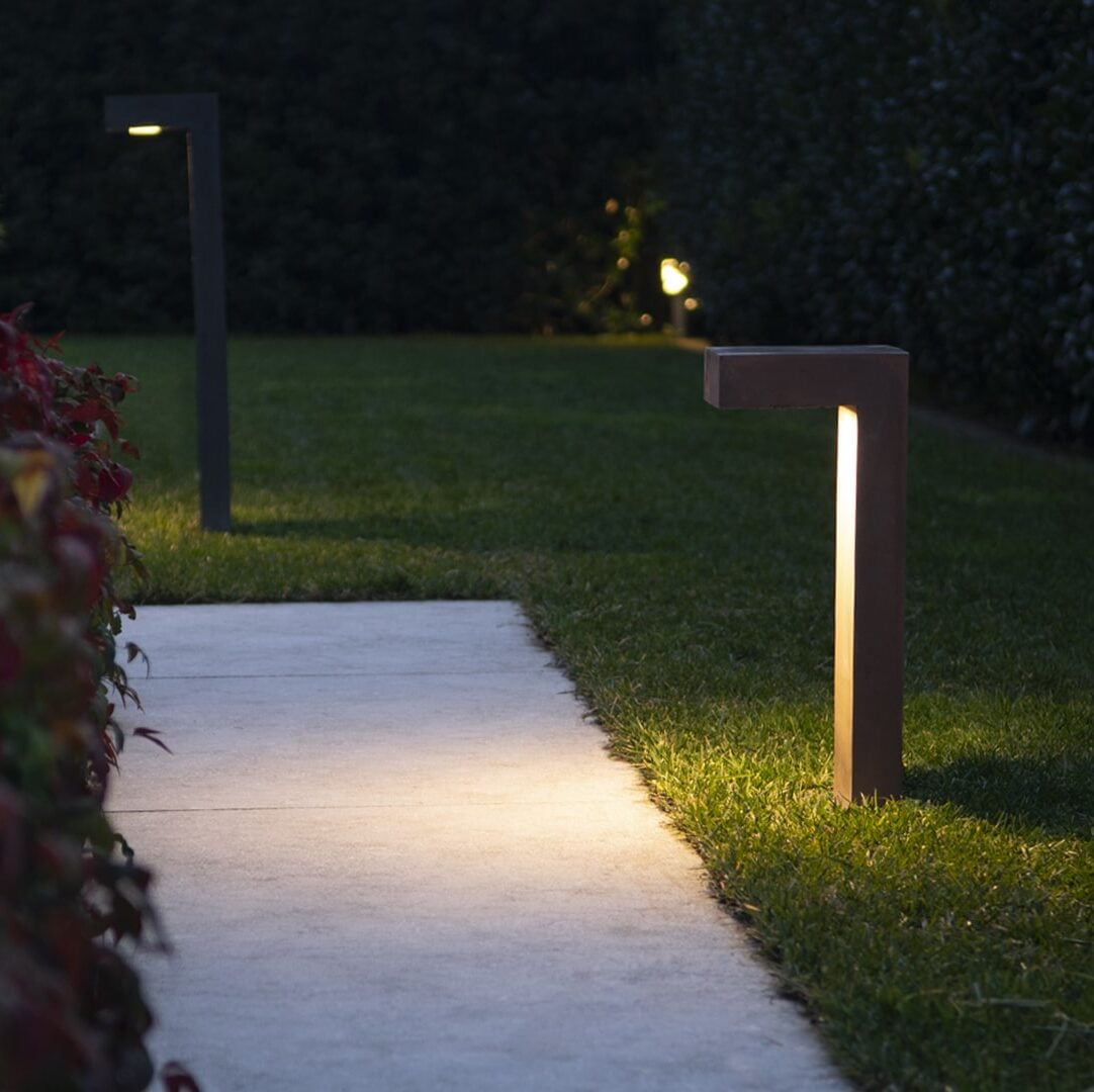Elle 9010 staande lamp 1093 – sfeerfoto buitenlamp | Tuinextra