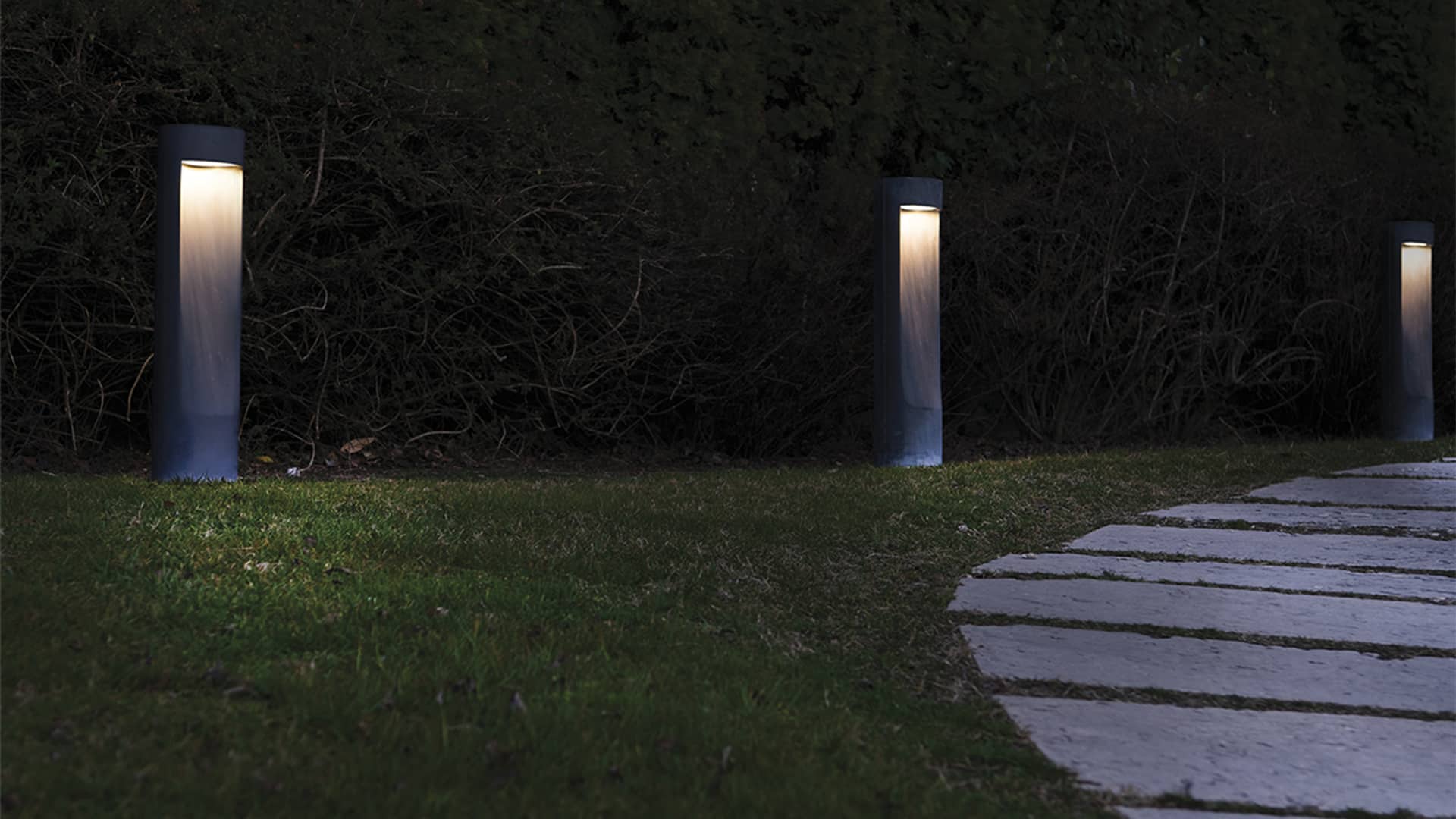 Levico 9010 staande lamp 1110B – sfeerfoto buitenlamp | Tuinextra