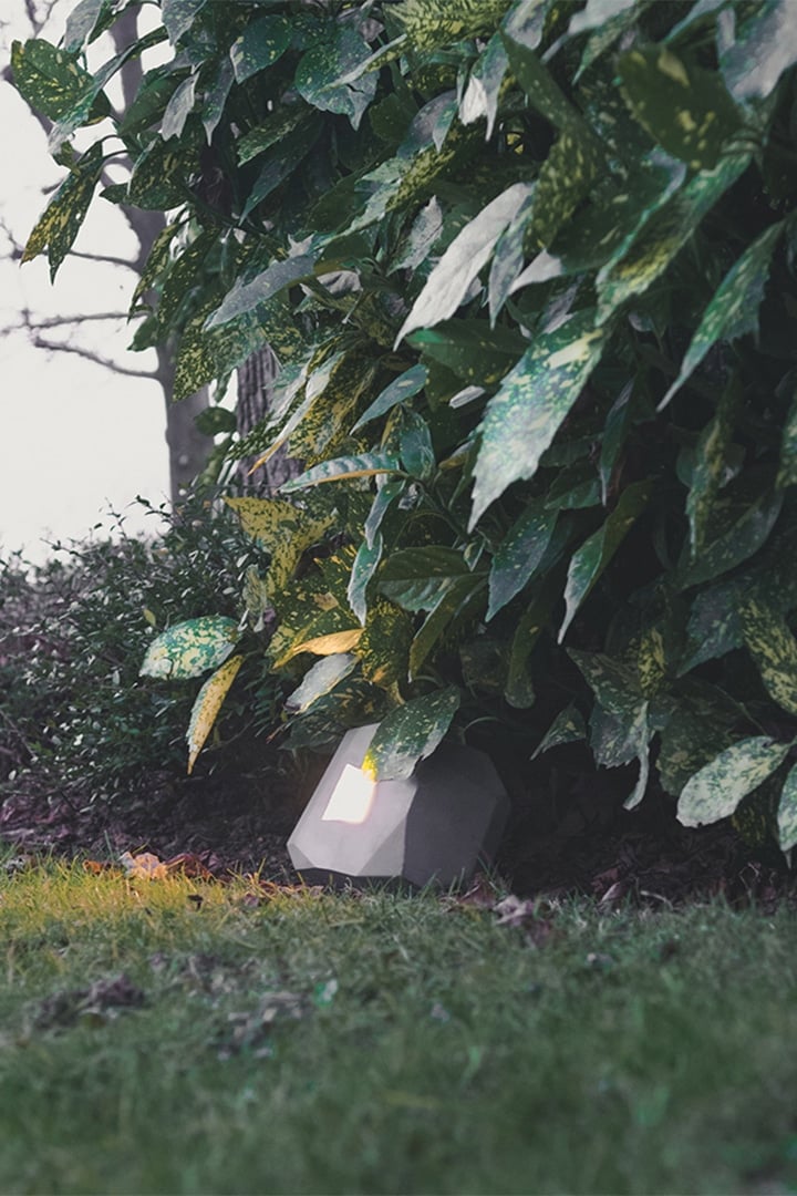 Ser 9010 staande lamp 1102 – sfeerfoto buitenlamp | Tuinextra