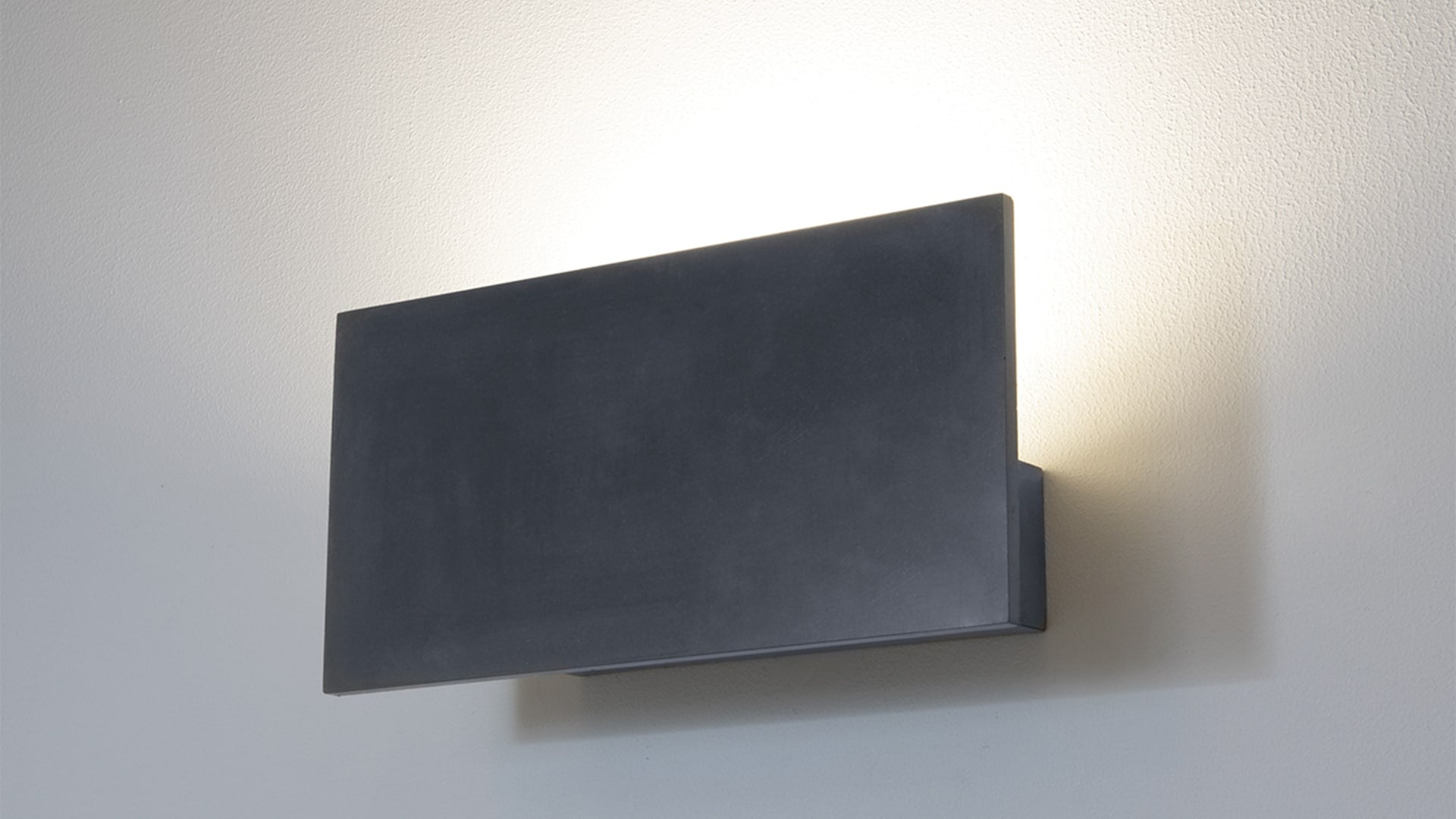 Wing 9010 wandlamp 1090 – sfeerfoto buitenlamp | Tuinextra